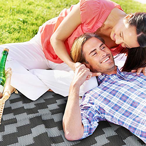 SAND MINE Reversible Mats, Plastic Straw Rug, Modern Area Rug, Large Floor Mat and Rug for Outdoors, RV, Patio, Backyard, Deck, Picnic, Beach, Trailer, Camping (5' x 8', Black Grey Lattice)